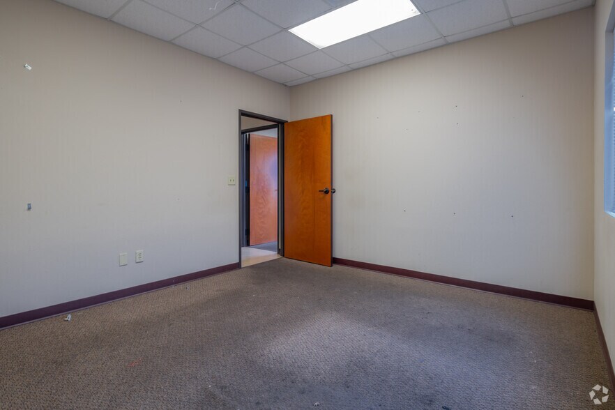 More Photos Of 1391 County Road 429, Pleasanton Warehouse For Sale