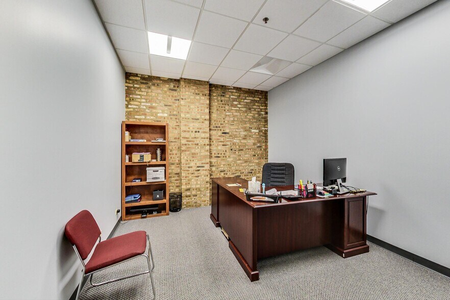 More Photos Of 526 E 114th Pl, Chicago Manufacturing For Lease