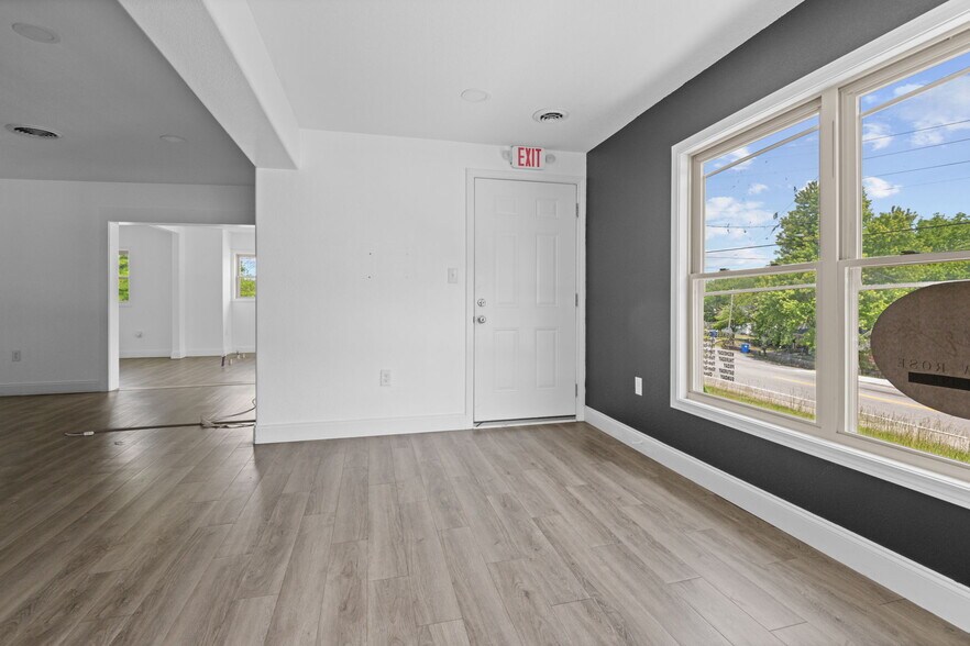 More Photos Of 901 S Main St, Rocky Top Office For Lease