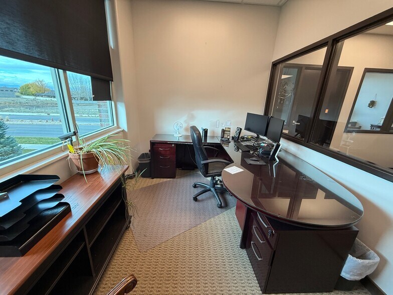 More Photos Of 233 S Pleasant Grove Blvd, Pleasant Grove Office For Sale