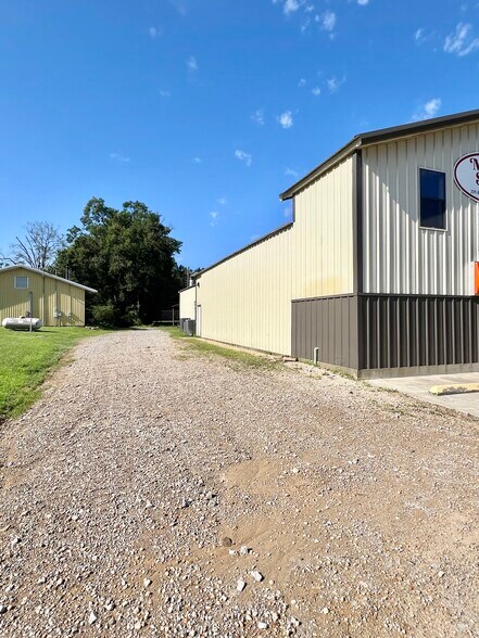 More Photos Of 11660 Highway 96, Millport Auto Repair For Lease