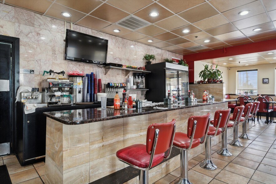 More Photos Of 2708 Limekiln Pike, Glenside Restaurant For Sale