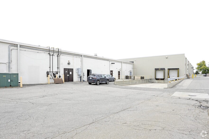 More Photos Of 13821-13995 Hall Rd, Shelby Township Storefront For Lease