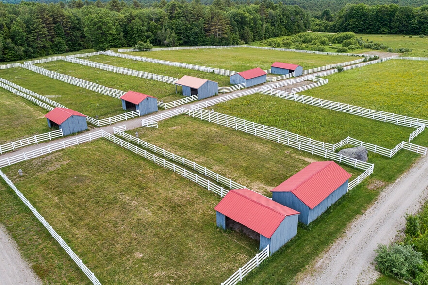 More Photos Of 16 Burke Rd, Peterborough Specialty For Sale