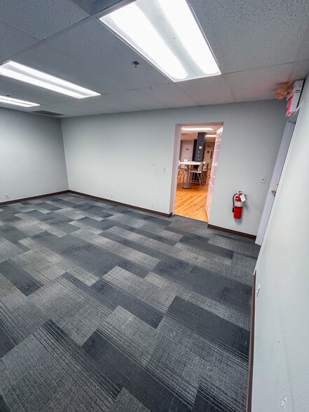 More Photos Of 30 N Lincoln St, Batavia Office For Lease