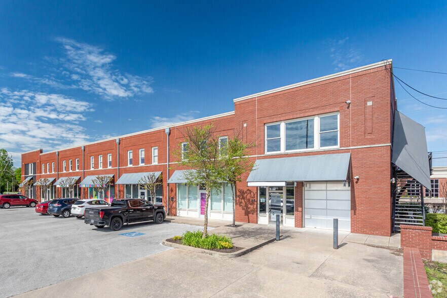 More Photos Of 809 SW A St, Bentonville Office Residential For Lease