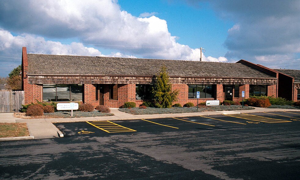 Primary Photo Of 1900-1912 NW Copper Oaks Cir, Blue Springs Medical For Sale