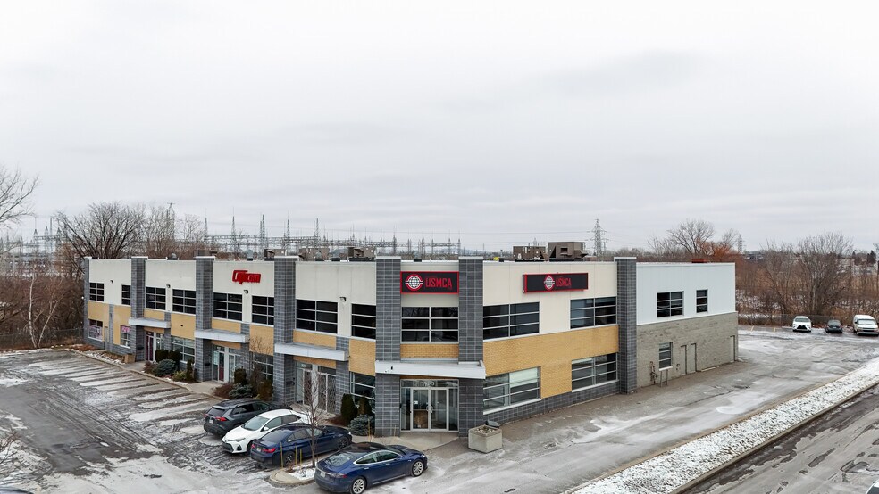 More Photos Of 9233-9245 Rue Thimens, Montréal Light Distribution For Lease