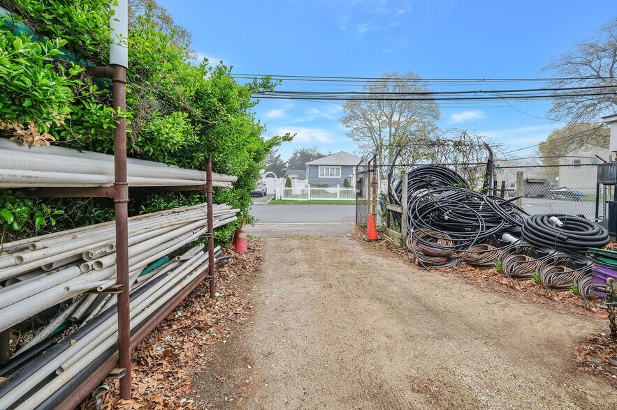 More Photos Of 340 Marconi Blvd, Copiague Warehouse For Sale