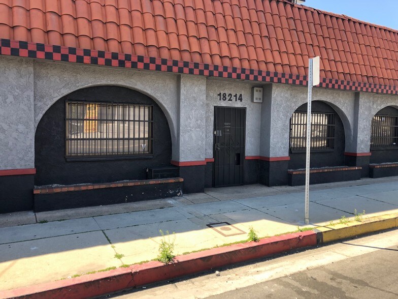 More Photos Of 18212-18216 Parthenia St, Northridge Service For Lease