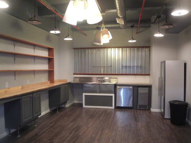 More Photos Of 1102 Third Ave, Huntington Office For Lease