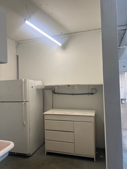 More Photos Of 220 SW 30th St, Fort Lauderdale Warehouse For Lease