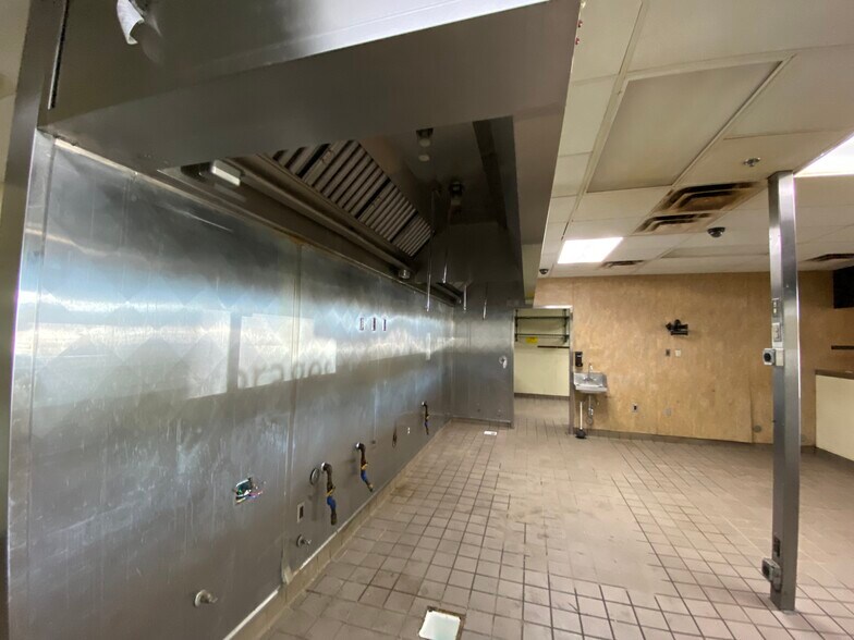 More Photos Of 4280-4302 E Indian School Rd, Phoenix Unknown For Lease