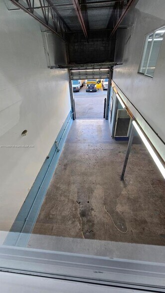 More Photos Of 1723-1745 W 37th St, Hialeah Showroom For Sale