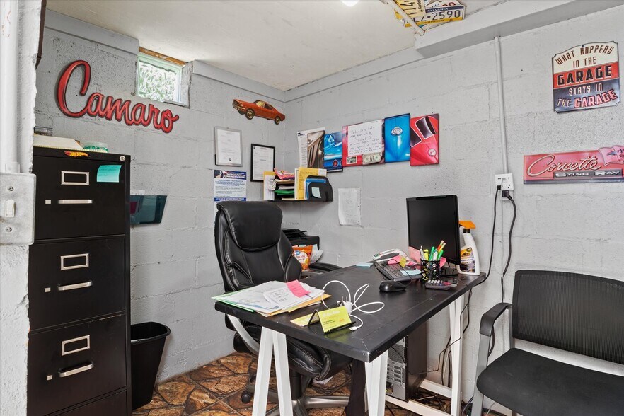 More Photos Of 15182 Dahlgren Ave, Port Charlotte Carwash For Sale