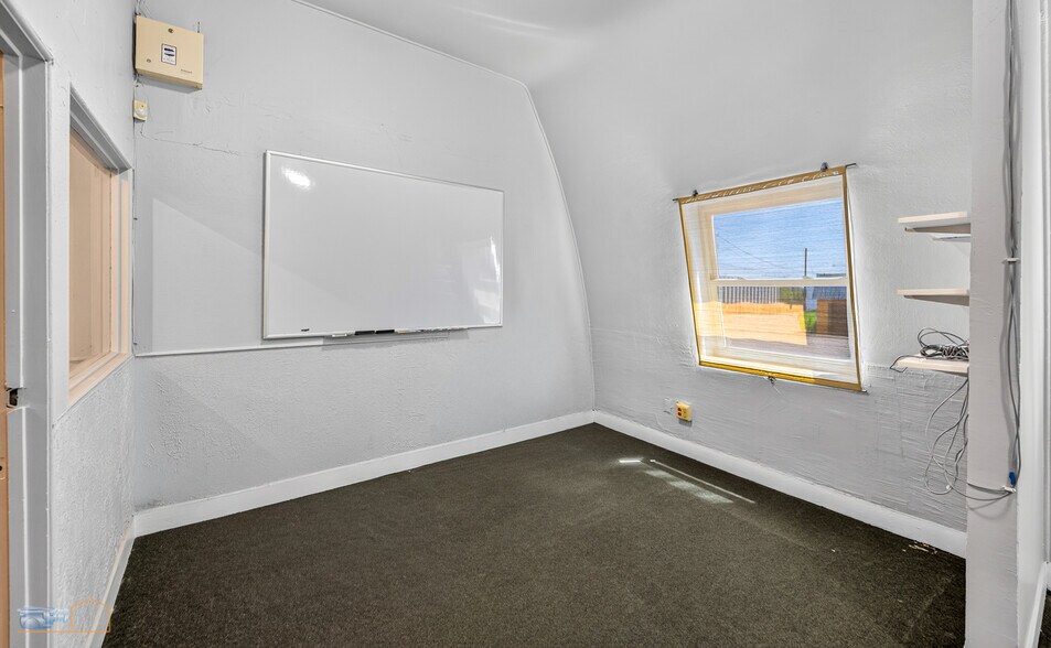 More Photos Of 2207-2209 9th St, Greeley Flex For Sale