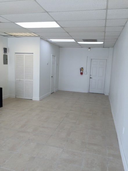More Photos Of 401-405 E Hallandale Beach Blvd, Hallandale Beach General Retail For Lease