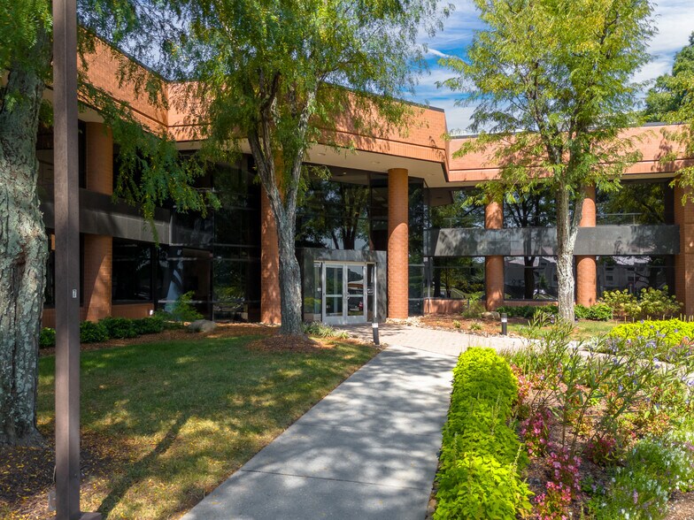 More Photos Of 308 N Peters Rd, Knoxville Office For Lease