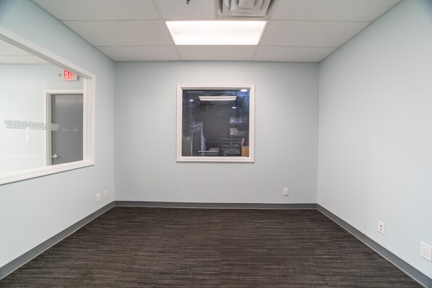 More Photos Of 125-127 Byassee Dr, Hazelwood Warehouse For Lease