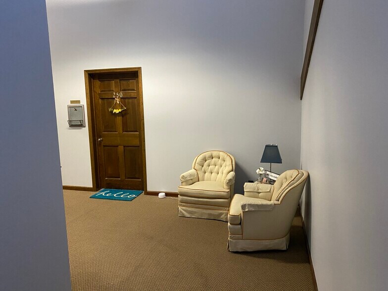 More Photos Of 5130 Hickory Point Frontage Rd, Decatur Loft Creative Space For Lease