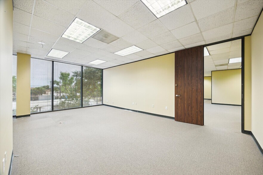 More Photos Of 12727 Featherwood Dr, Houston Office For Lease