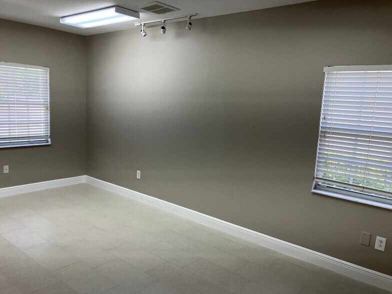 More Photos Of 3216 Cove Bend Dr, Lutz Medical For Sale