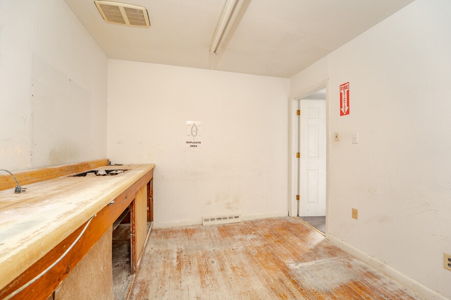 More Photos Of 98 New Rd, Somers Point Showroom For Sale