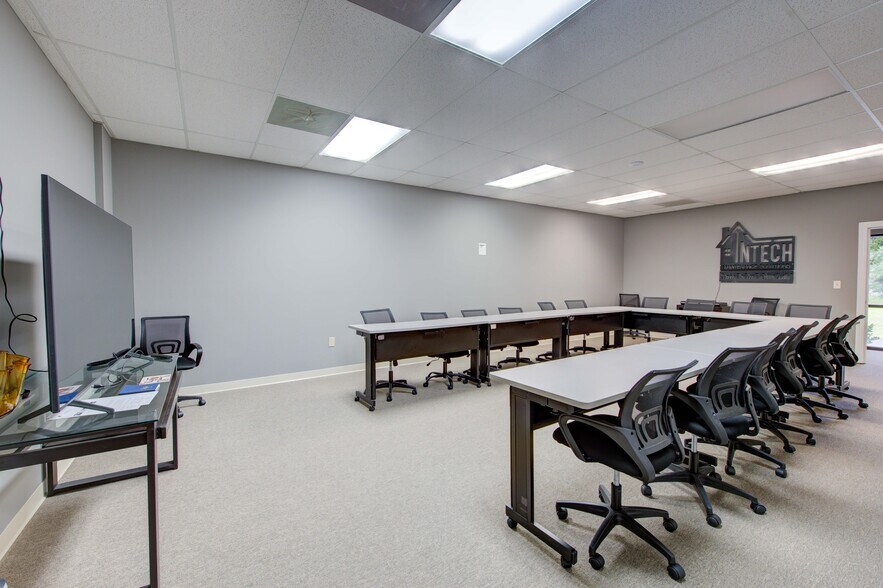 More Photos Of 475 Industrial Dr, Lexington Showroom For Sale