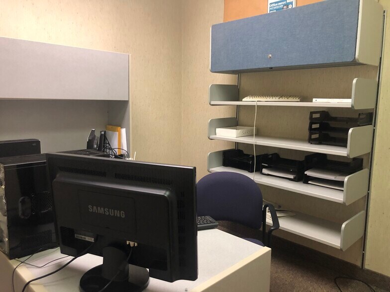 More Photos Of 18735 Ecorse Rd, Allen Park Office For Lease