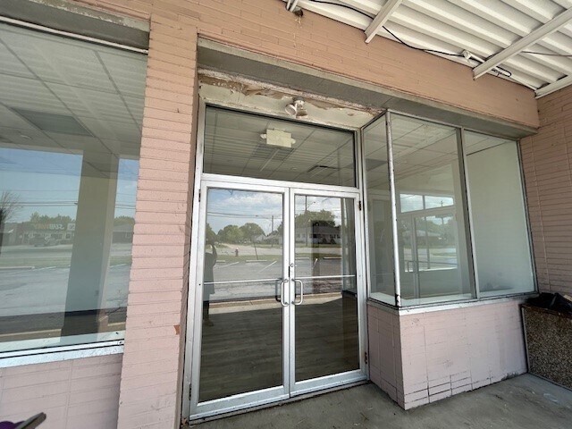 More Photos Of 1051-3319 Oberlin Ave, Lorain Storefront For Lease