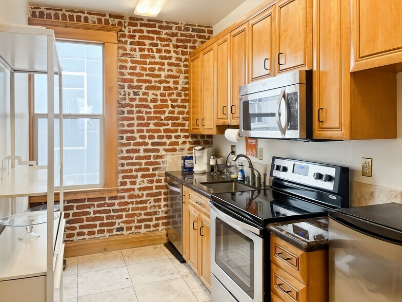 More Photos Of 2020 Eye St, Bakersfield Coworking Space