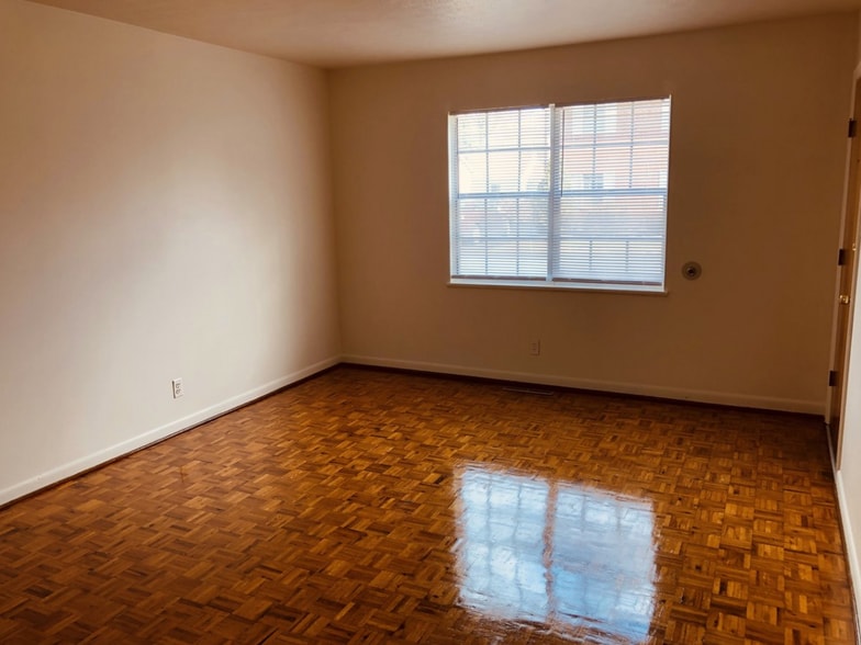 More Photos Of 2628 Lindsay Ave, Louisville Multifamily For Sale