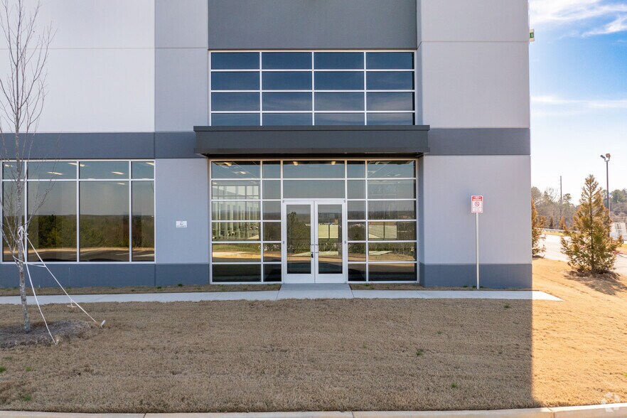 More Photos Of 1350 Six Flags Rd, Lithia Springs Warehouse For Lease