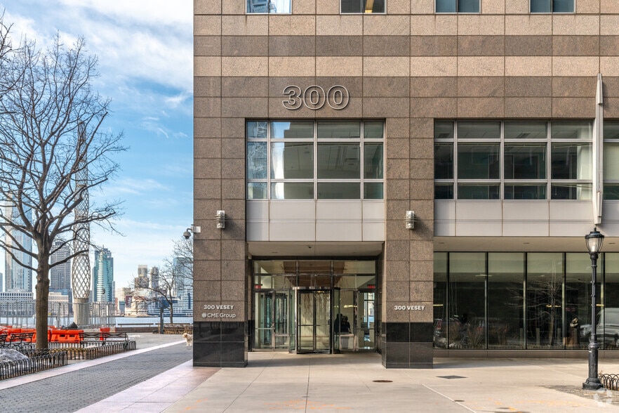 More Photos Of 300 Vesey St, New York Office For Lease