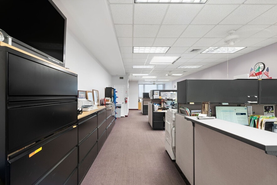 More Photos Of 1190 Hylan Blvd, Staten Island Office For Sale