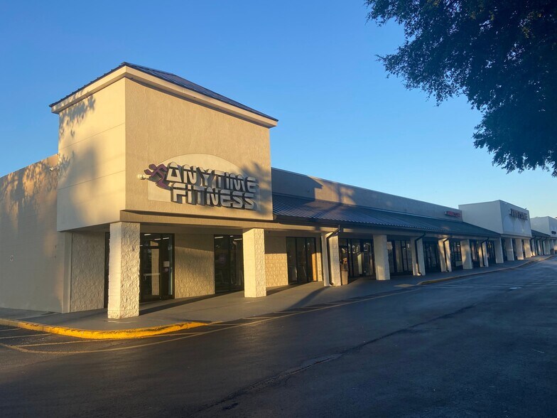 More Photos Of 31070 Cortez Blvd, Brooksville Unknown For Lease