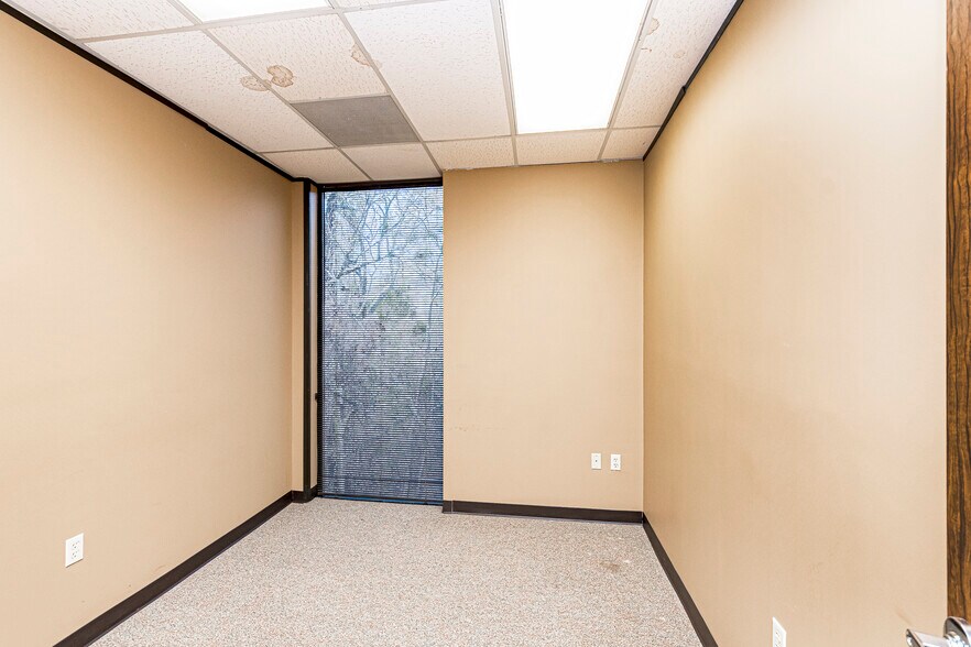 More Photos Of 11550 Newcastle Ave, Baton Rouge Office For Lease