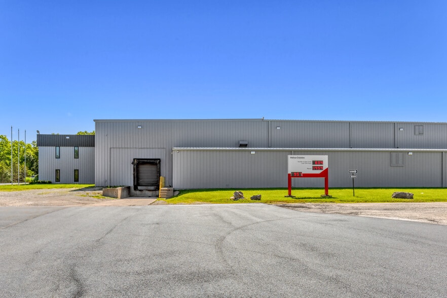 More Photos Of 1402 E Veterans Memorial Pky, Warrenton Manufacturing For Sale