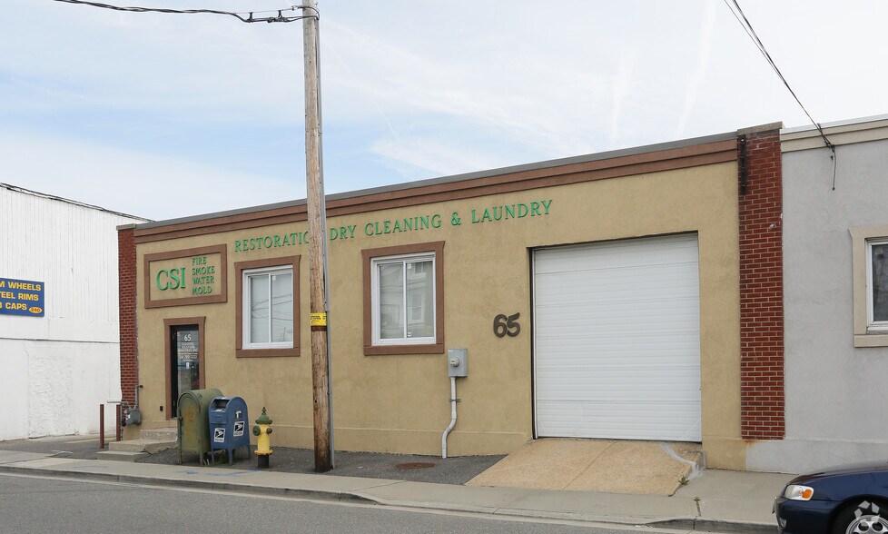 More Photos Of 65 Albany Ave, Freeport Warehouse For Lease