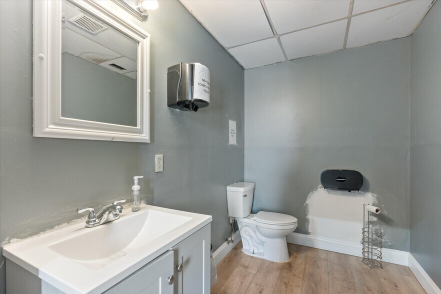 More Photos Of 120 Southridge Rd, Delray Beach Warehouse For Sale