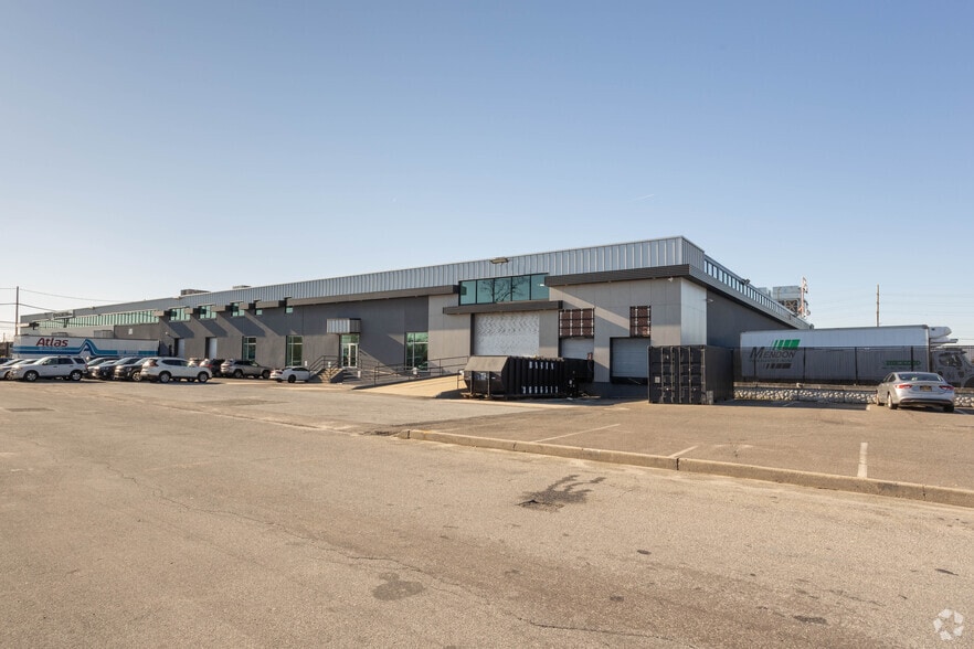 More Photos Of 35 Engel St, Hicksville Warehouse For Lease