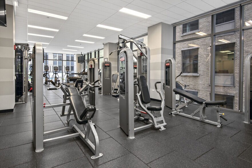 More Photos Of 210 N Wells St, Chicago Apartments For Lease