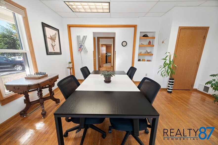 More Photos Of 448 7th Ave, Marion Office For Sale