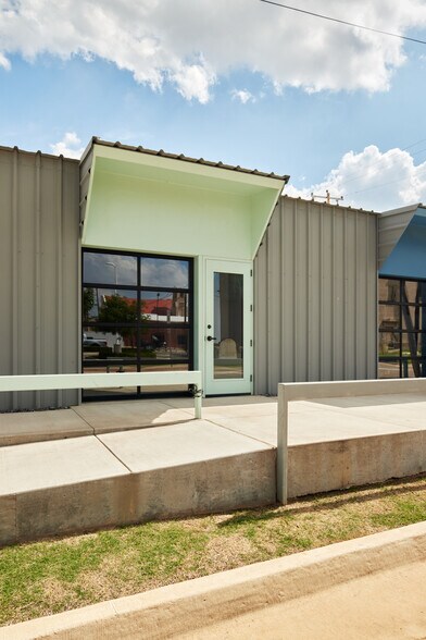 More Photos Of 1135 N Broadway Pl, Oklahoma City Manufacturing For Lease