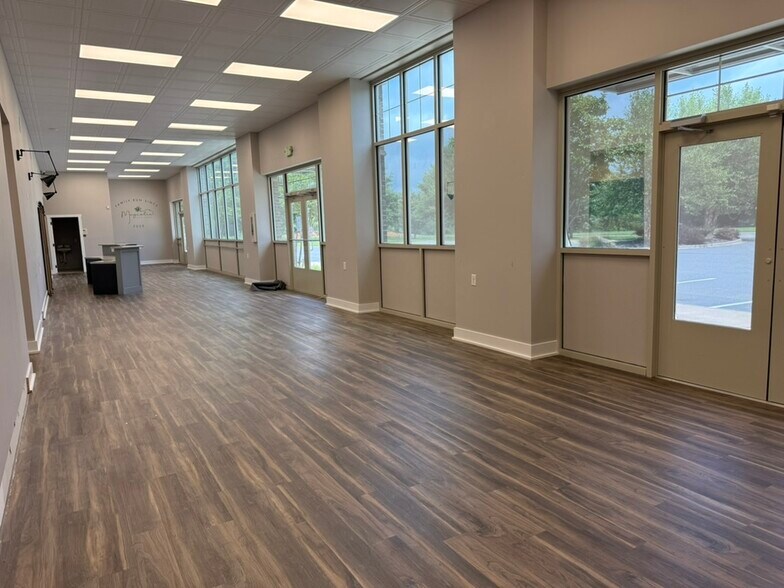 More Photos Of 141 Spruce Pine Way, King Healthcare For Lease
