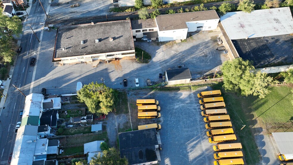 More Photos Of 405 N East St, Carlisle Distribution For Lease