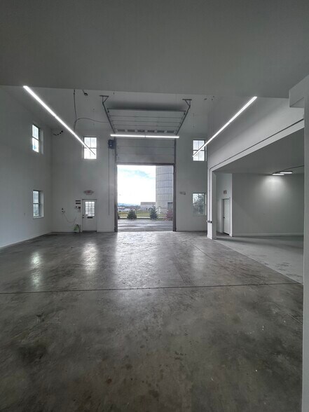 More Photos Of 6008 Fair Oaks Dr, Frederick Flex For Lease
