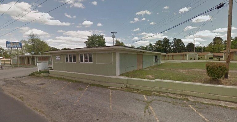 More Photos Of 4020 Midland Blvd, Fort Smith Restaurant For Lease