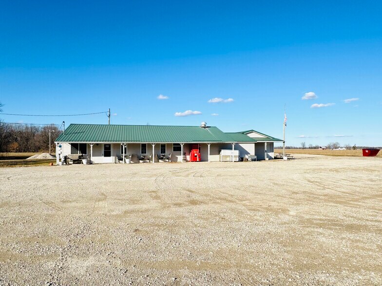 More Photos Of 11489 E Clarksville Rd, Marshall Restaurant For Sale