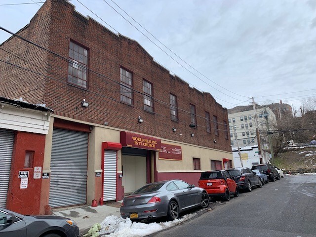 More Photos Of 33 Herriot St, Yonkers Warehouse For Lease